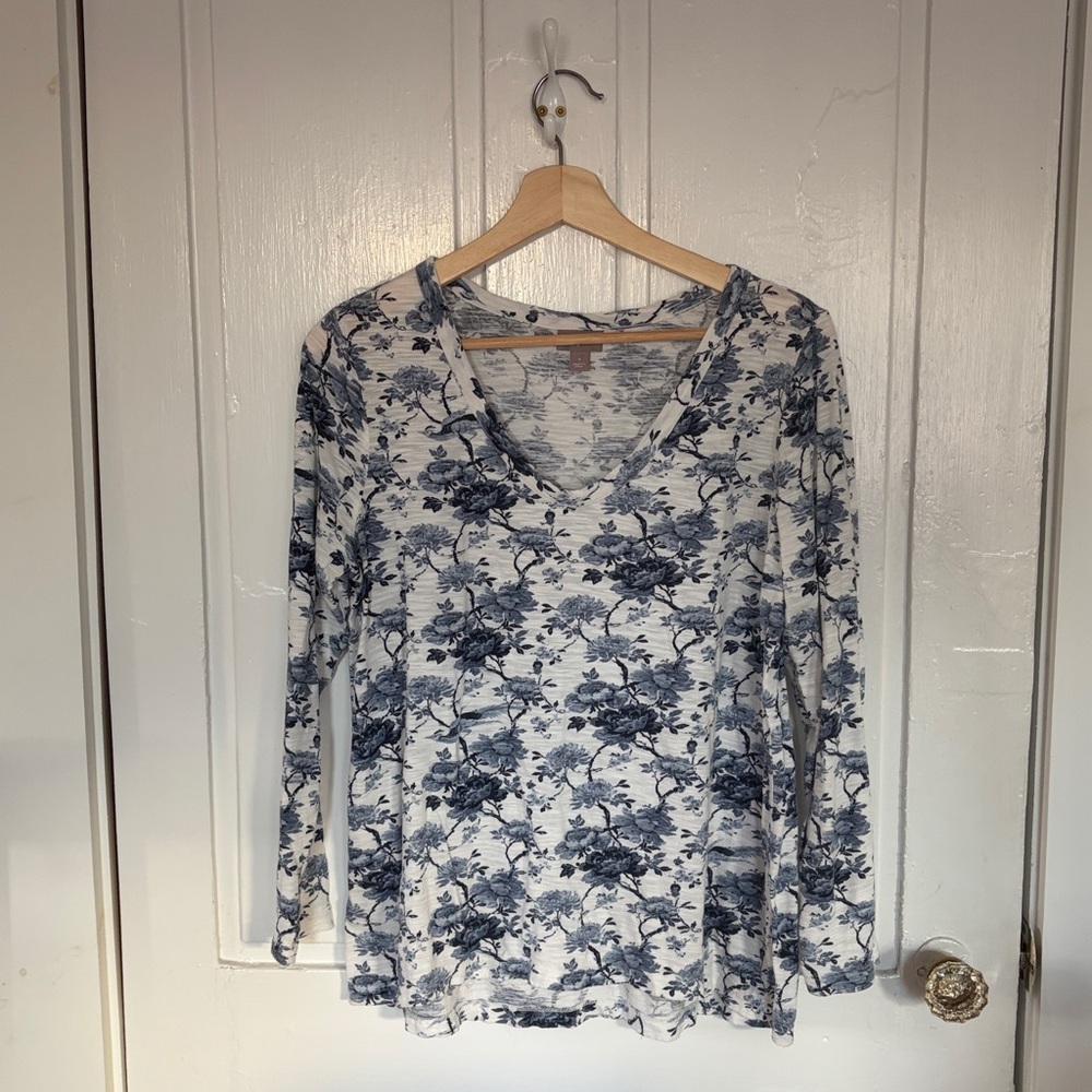J. Jill Blue Floral Long Sleeve V-Neck Top